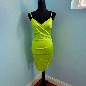 Beautiful new sexy lemon green drees brand is iris size M